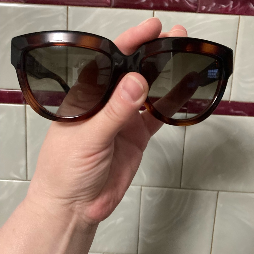Valentino sunglasses V694s